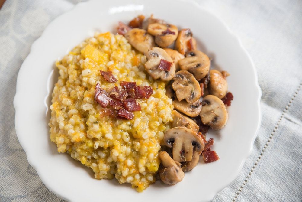 Orzo con Salsiamo ai Peperoni e pancetta affumicata