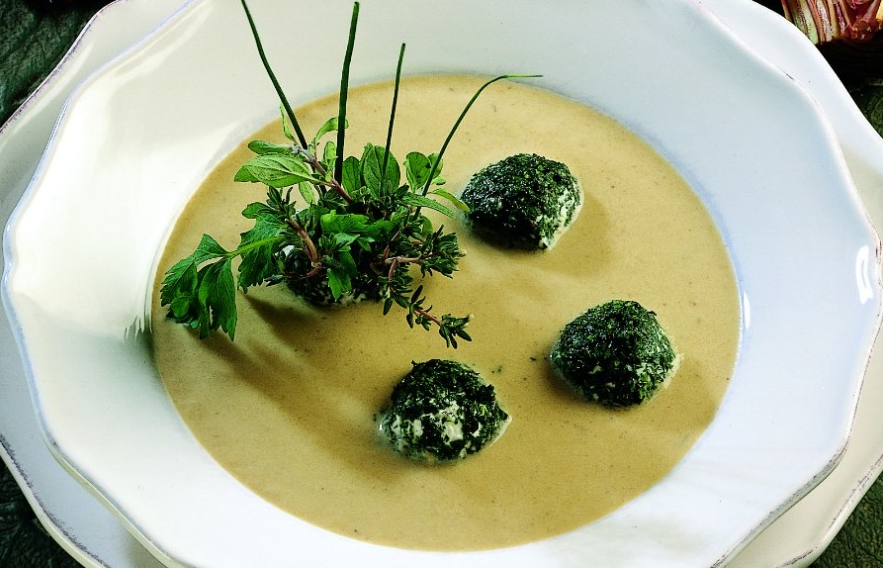 Artichokes Sauce with Caprino quenelle and herbs