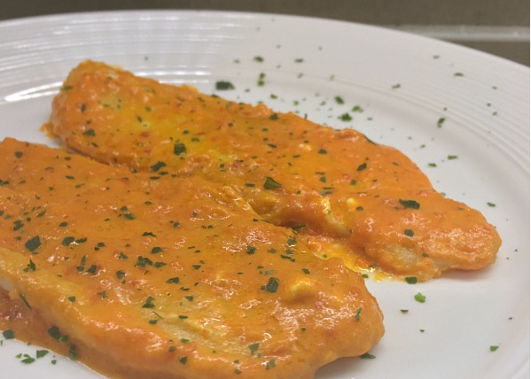 Pollo con Salsiamo ai Peperoni